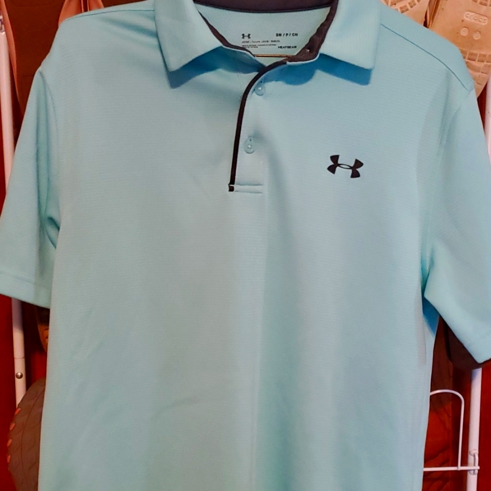 Men's size small Under Armour shirt